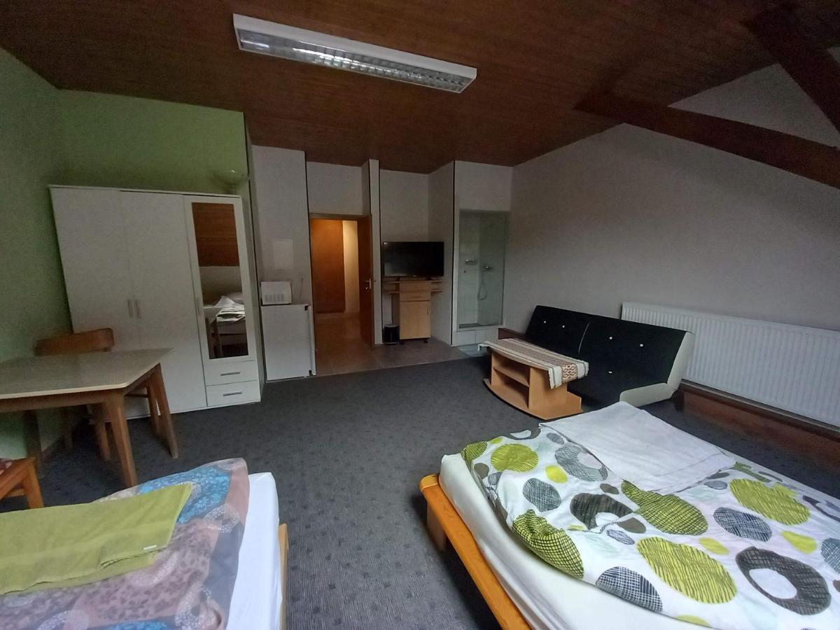 Pension Dingolshausen Exteriör bild