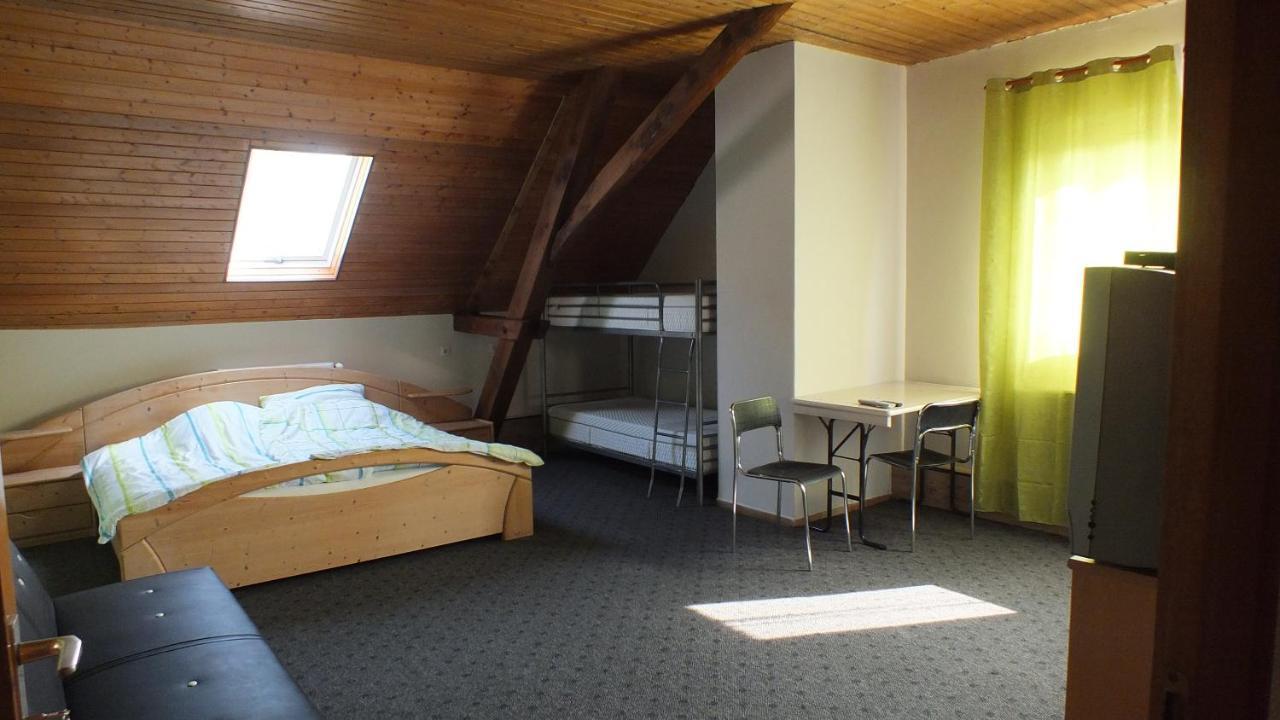 Pension Dingolshausen Exteriör bild