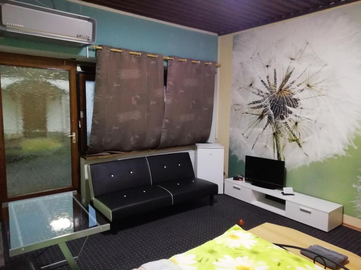 Pension Dingolshausen Exteriör bild
